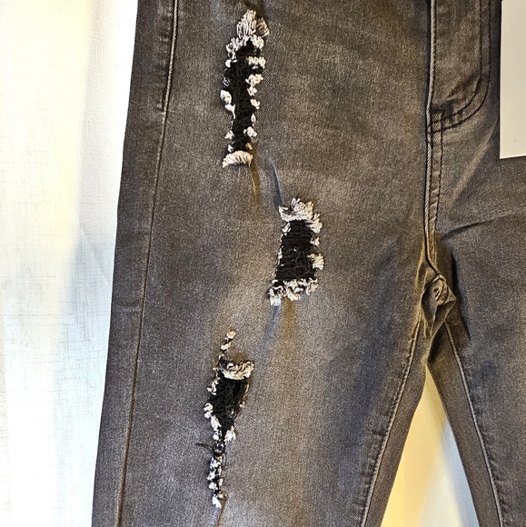 2/$20 Nwt ABEL STORY+ CO sz 7 Distressed Jeans - Picture 10 of 10